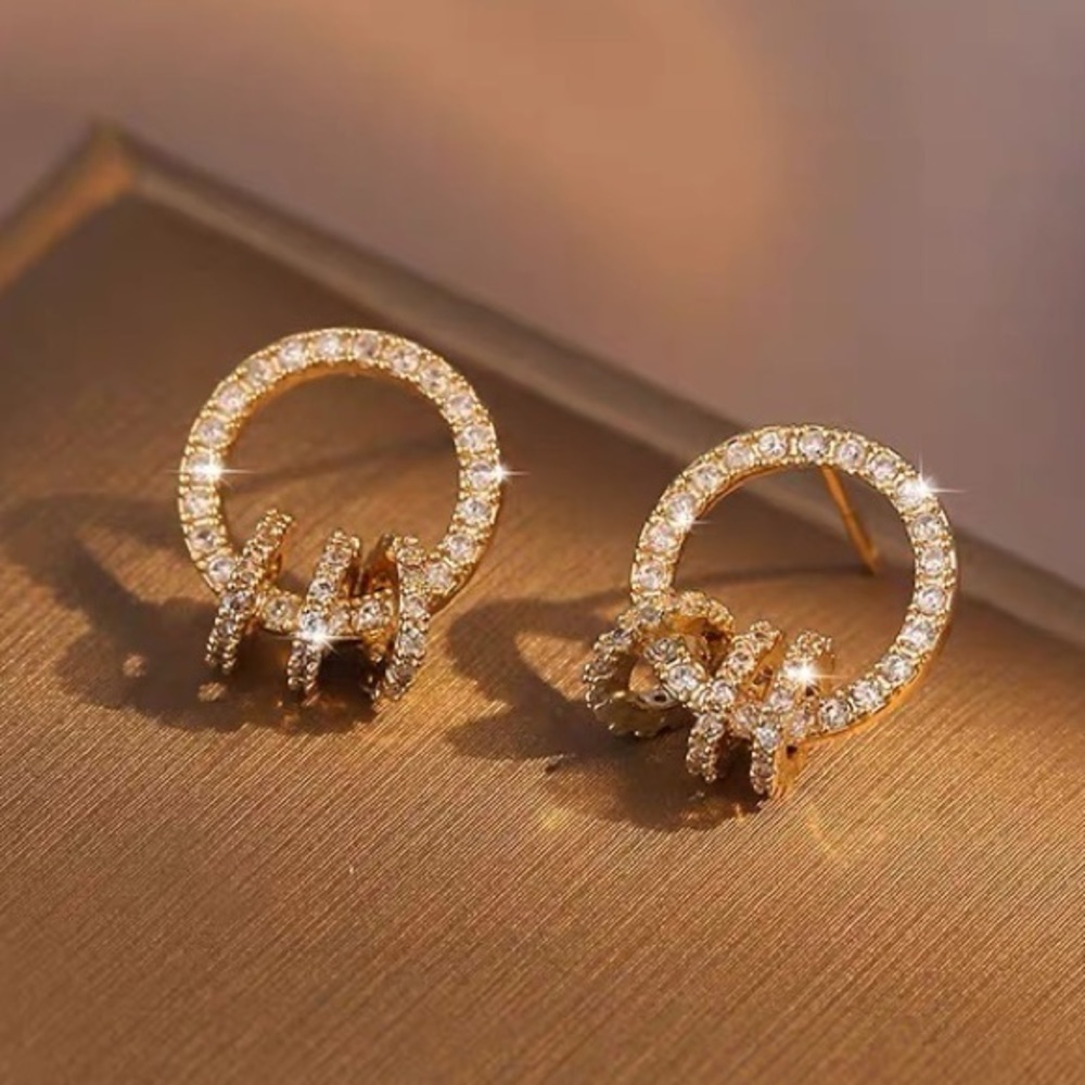 💎 BOGO❗️PRICE🔻 Dangling Rings on a circle Zirconia Stud Earrings loop - Picture 4 of 7